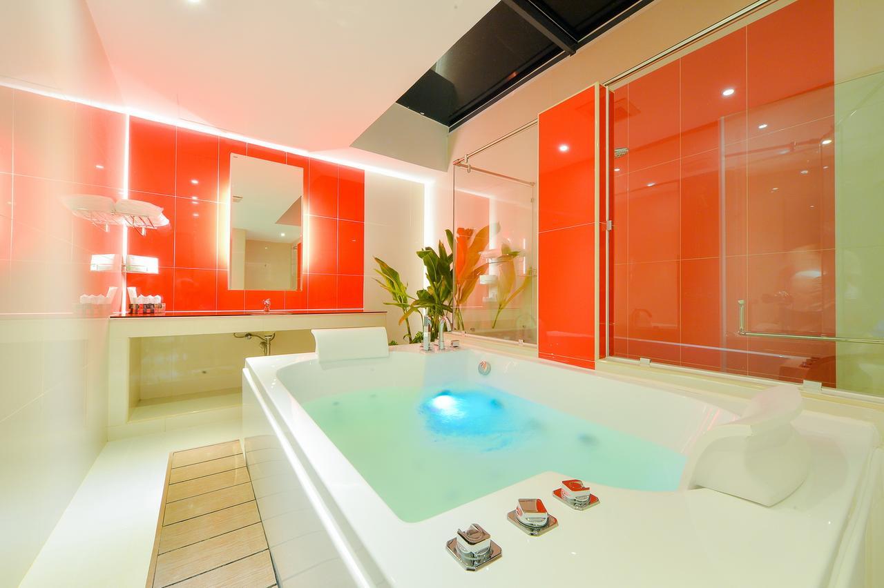 Nice Residence Hotel Huahin - Sha Extra Plus Exterior photo